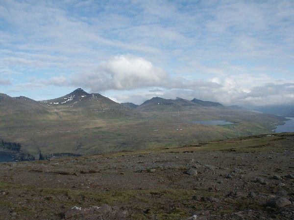 Blick &uuml;ber die f&auml;r&ouml;ische Berglandschaft (Mai 2003)