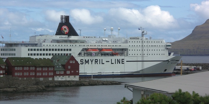 Die M/S Norröna im Hafen von Tórshavn